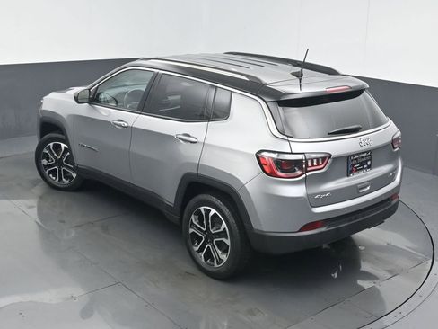 Certified 2022 Jeep Compass Limited image 39