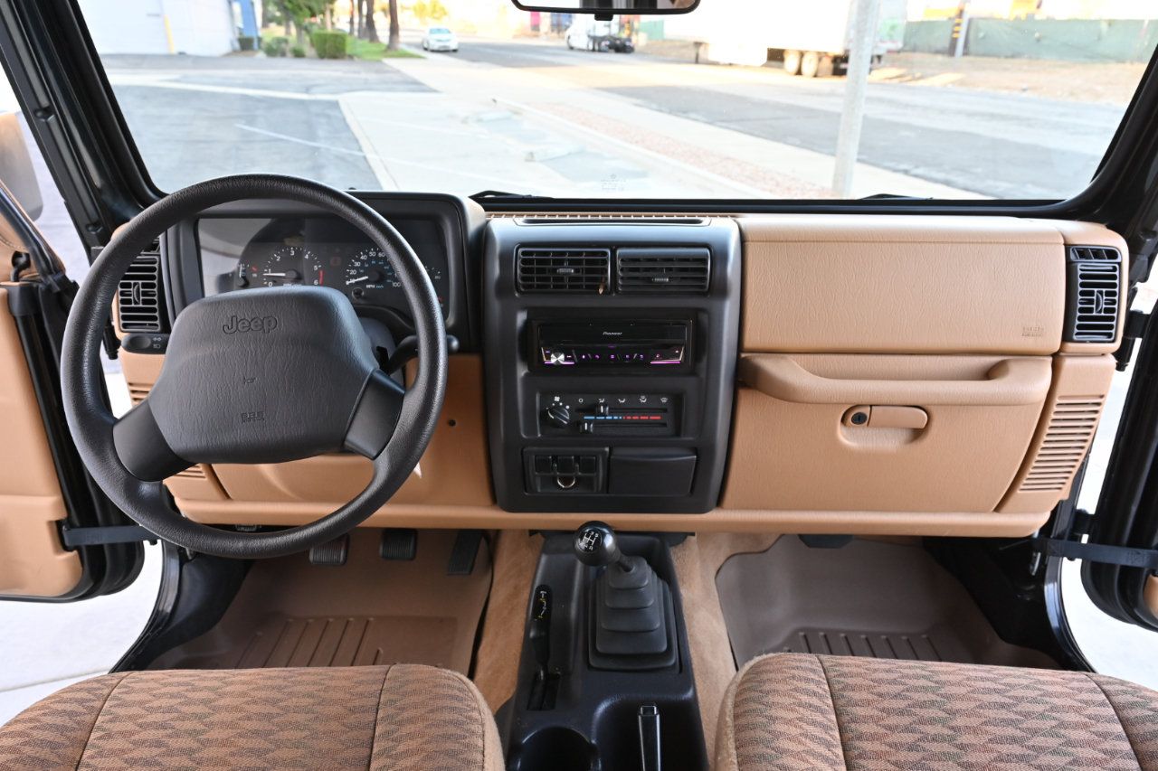 Used 1998 Jeep Wrangler SE AWD/4WD image 14