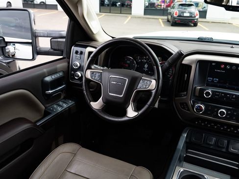 Used 2016 GMC Sierra 2500 Denali w/ Duramax Plus Package AWD/4WD image 9