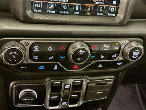 Used 2023 Jeep Wrangler Unlimited Sahara w/ Cold Weather Group AWD/4WD image 24