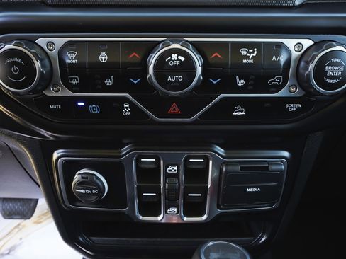 Used 2023 Jeep Wrangler Unlimited Sahara w/ Cold Weather Group image 26