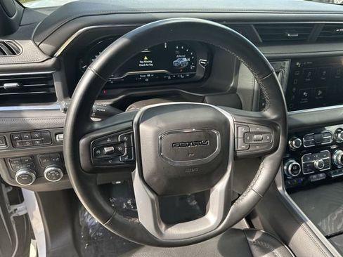 Used 2023 GMC Yukon Denali image 11