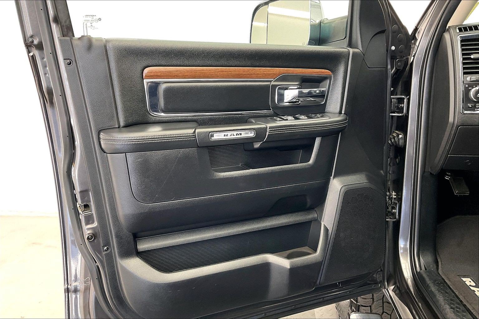 Used 2016 RAM 2500 Laramie AWD/4WD image 24