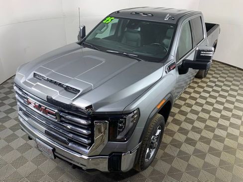 Used 2025 GMC Sierra 2500 SLT w/ SLT Convenience Package AWD/4WD image 17
