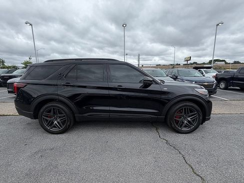 Used 2025 Ford Explorer ST-Line w/ Premium Package AWD/4WD image 2