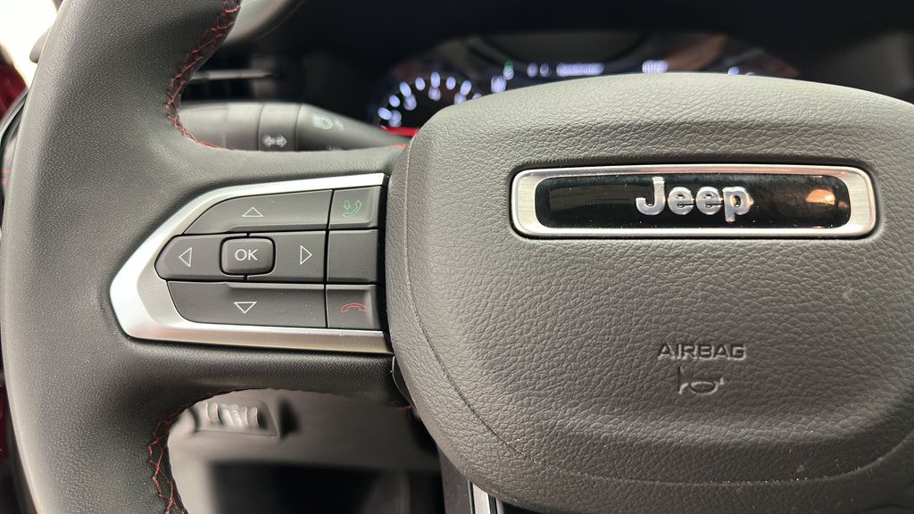 Used 2025 Jeep Compass Trailhawk AWD/4WD image 18