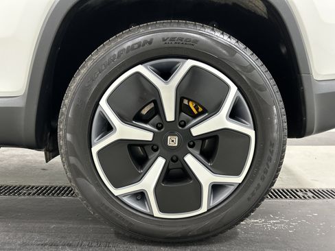 Used 2024 Rivian R1S Adventure AWD/4WD image 10