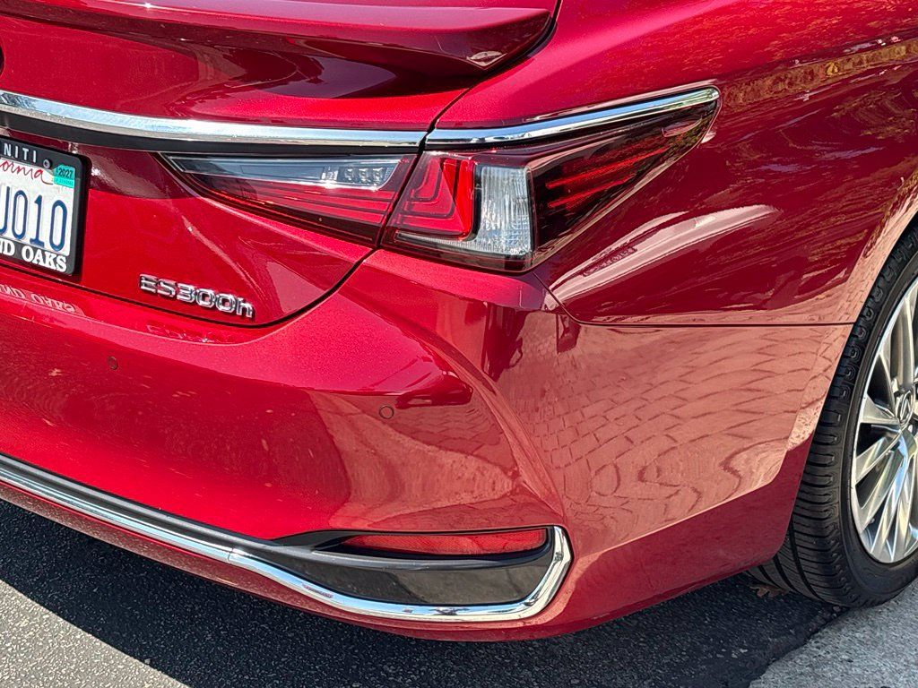 Used 2019 Lexus ES 300h w/ Accessory Package 2 FWD image 5