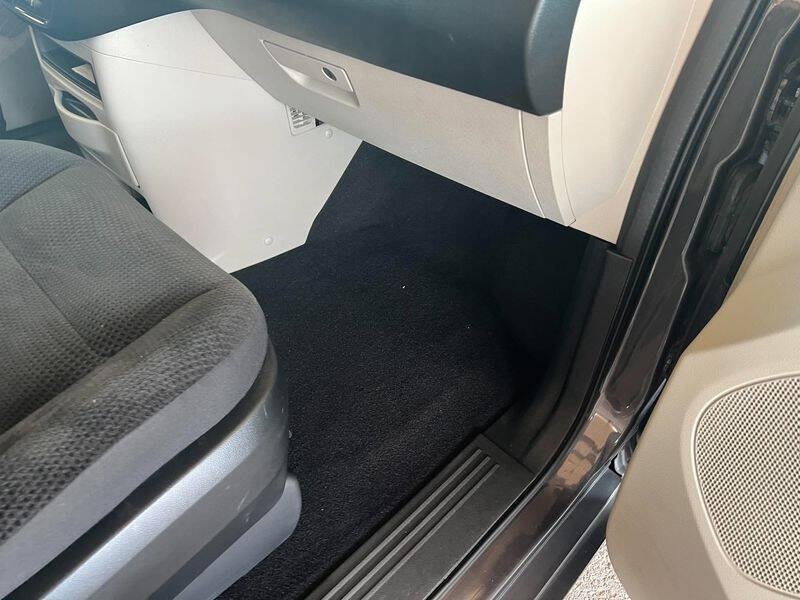Used 2019 Dodge Grand Caravan SE w/ UConnect Hands-Free Group FWD image 26