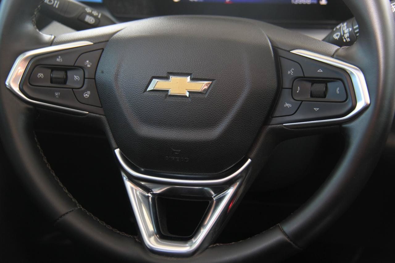 Used 2025 Chevrolet Trax LT w/ LT Convenience Package FWD image 12