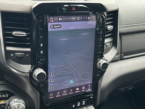 Used 2025 RAM 1500 Laramie image 17