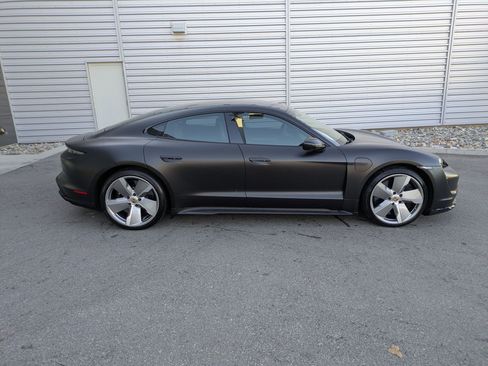 Used 2021 Porsche Taycan Turbo image 2