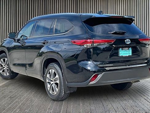 Used 2020 Toyota Highlander XLE AWD/4WD image 3