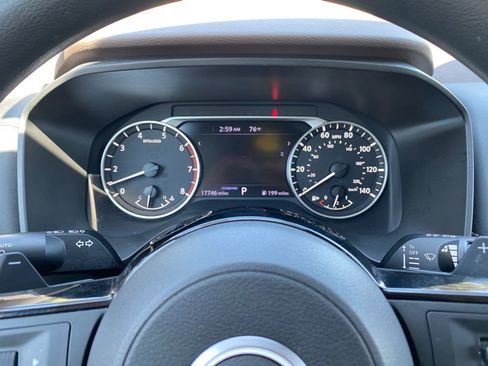 Used 2023 Nissan Rogue SV image 14