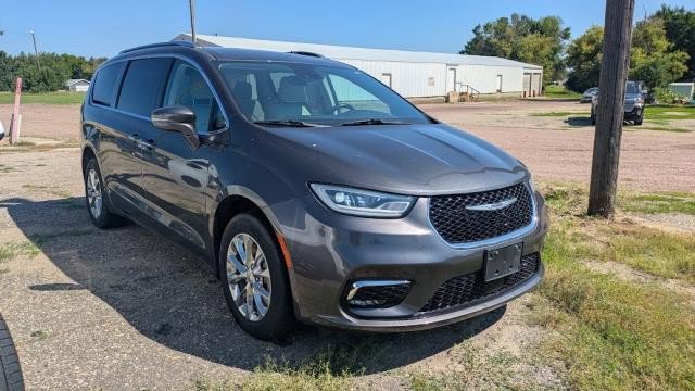 Used 2021 Chrysler Pacifica Touring-L AWD/4WD image 2