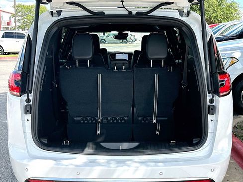 New 2027 Chrysler Pacifica Select FWD image 28