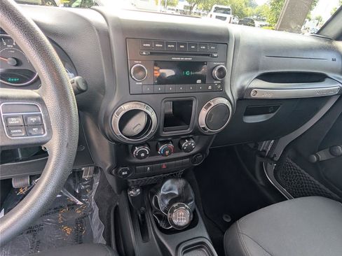 Used 2018 Jeep Wrangler Sport AWD/4WD image 18