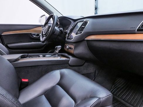 Used 2021 Volvo XC90 T6 Momentum w/ Advanced Package image 14