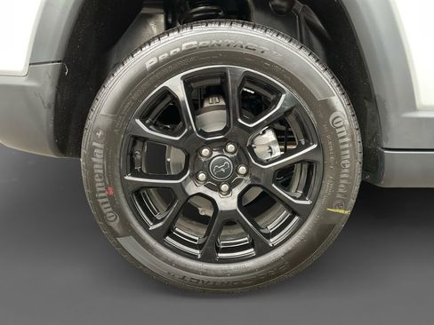 New 2026 Jeep Compass Latitude image 10