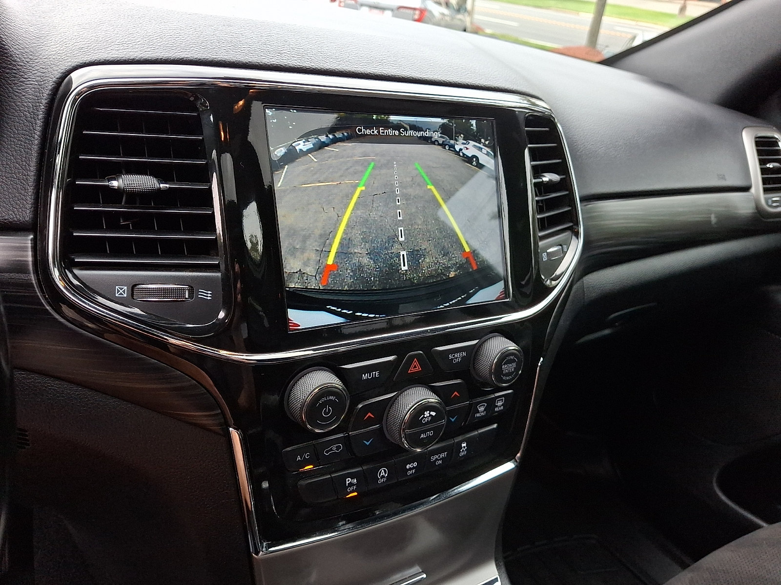 Used 2021 Jeep Grand Cherokee Laredo X AWD/4WD image 24