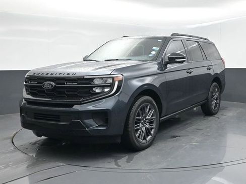 Used 2025 Ford Expedition Platinum w/ Stealth Performance Package AWD/4WD image 4