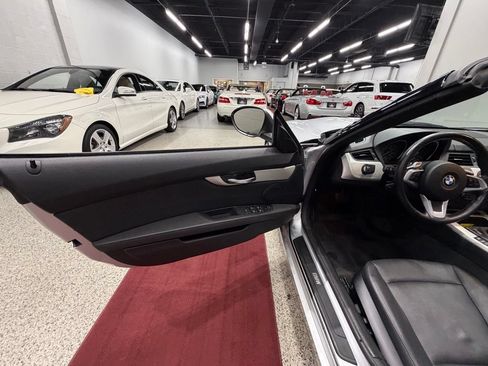 Used 2011 BMW Z4 sDrive30i RWD image 19