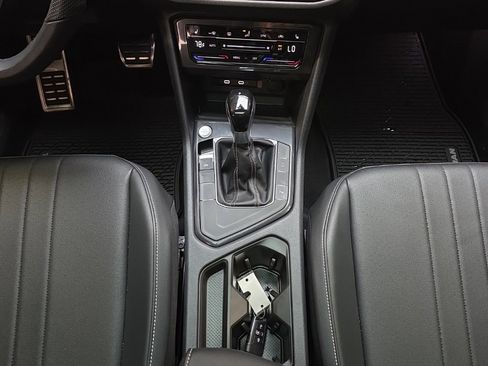 Used 2024 Volkswagen Tiguan SE R-Line image 23