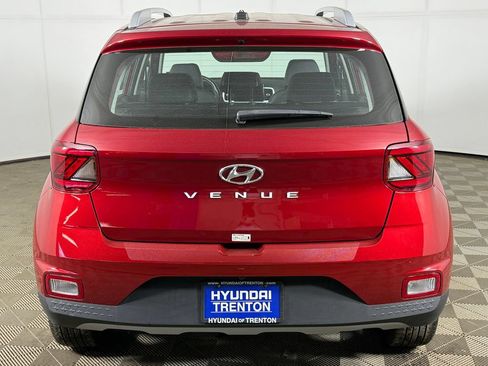 Certified 2025 Hyundai Venue Limited FWD image 11