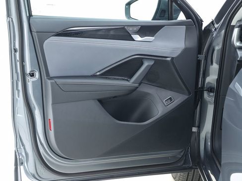 New 2025 Volkswagen Tiguan SE image 56