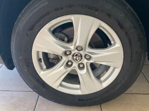 Used 2021 Toyota RAV4 XLE w/ Convenience Package image 35