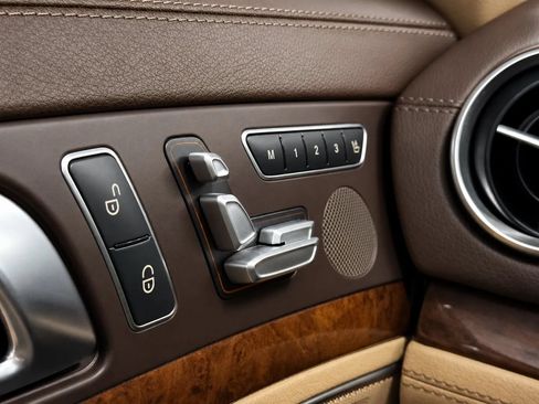 Used 2013 Mercedes-Benz SL 550 image 23