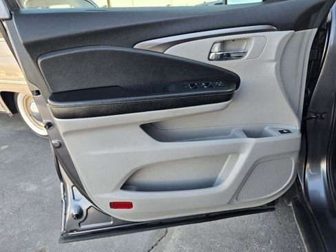 Used 2017 Honda Ridgeline RTL-T image 10