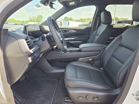 New 2026 Chevrolet Traverse LT w/ Driver Confidence Package AWD/4WD image 11