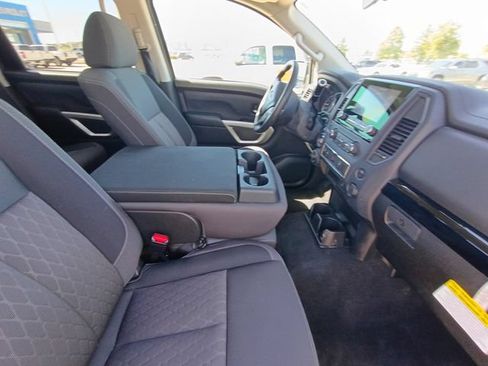 Used 2024 Nissan Titan SV AWD/4WD image 16
