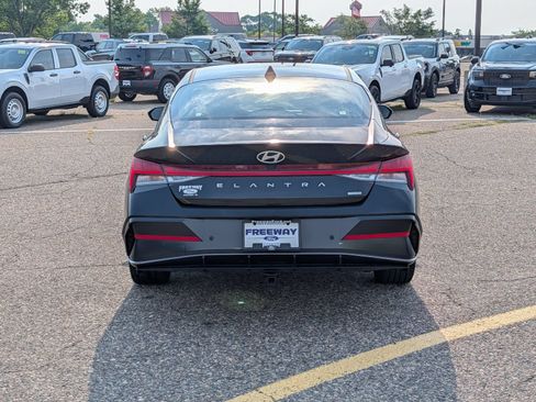 Used 2024 Hyundai Elantra Limited FWD image 4