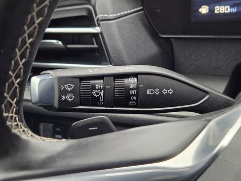 Used 2025 Chevrolet Traverse LT image 27