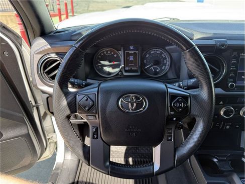 Used 2022 Toyota Tacoma TRD Sport w/ Technology Package AWD/4WD image 31