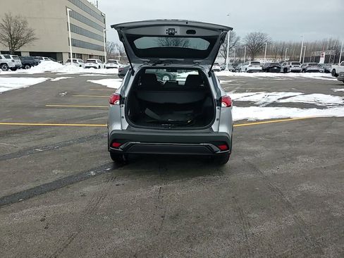 Used 2024 Toyota Corolla Cross SE image 6