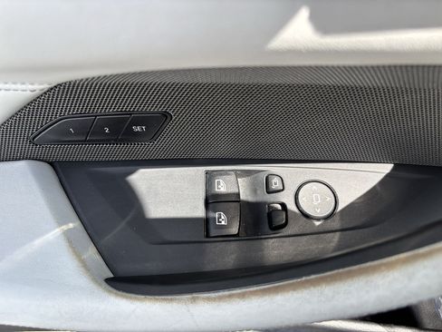 Used 2021 BMW M4 Competition w/ Executive Package RWD image 15