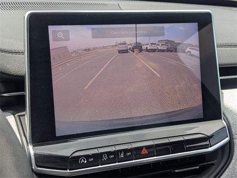 Used 2024 Jeep Compass Latitude image 15