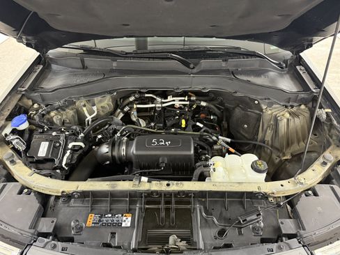 Used 2022 Ford Explorer XLT w/ Equipment Group 202A image 9