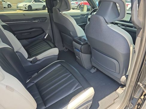 Used 2024 Kia EV9 GT-Line AWD/4WD image 38