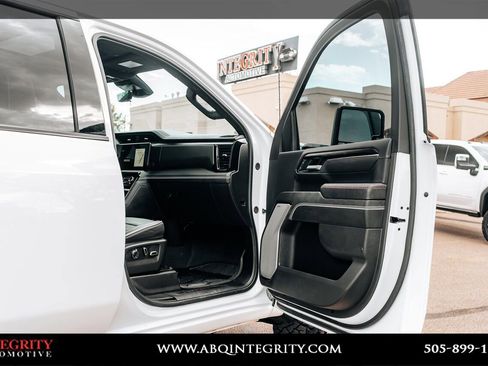 Used 2025 GMC Sierra 2500 AT4X image 55