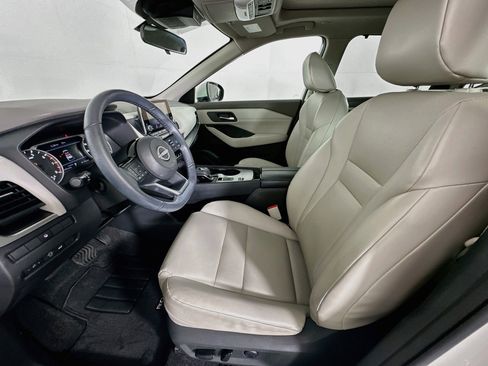 Used 2023 Nissan Rogue SV w/ SV Premium B Package FWD image 13