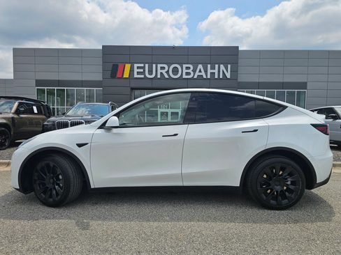 Used 2023 Tesla Model Y Long Range AWD/4WD image 2