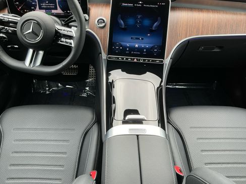 Used 2025 Mercedes-Benz GLC 350e 4MATIC image 10