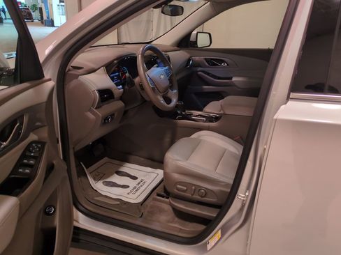 Used 2020 Chevrolet Traverse LT w/ LPO, Floor Liner Package image 17
