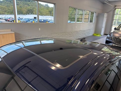 Used 2022 BMW M4 Competition w/ Executive Package RWD image 2