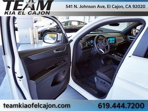 Used 2024 Volkswagen Atlas Cross Sport SE FWD image 34
