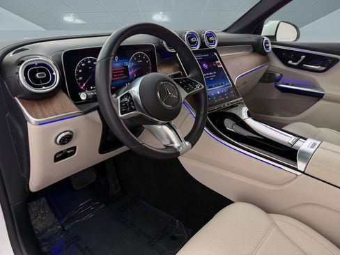 Used 2023 Mercedes-Benz GLC 300 4MATIC image 4